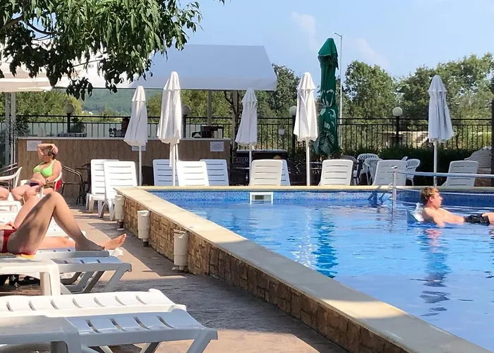 酒店 Family Orios 3*